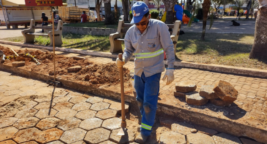 SAAE RECOMPÕE CALÇAMENTO DE VIAS APÓS INTERVENÇÃO NAS REDES ADUTORAS DE ÁGUA DO BAIRRO NOVA ERA