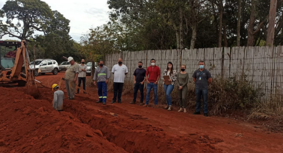 MEMBROS DO COMSAB VISITAM OBRA DE AMPLIAÇÃO DA REDE DE ESGOTO DO BAIRRO JARDIM NOVA ESPERANÇA