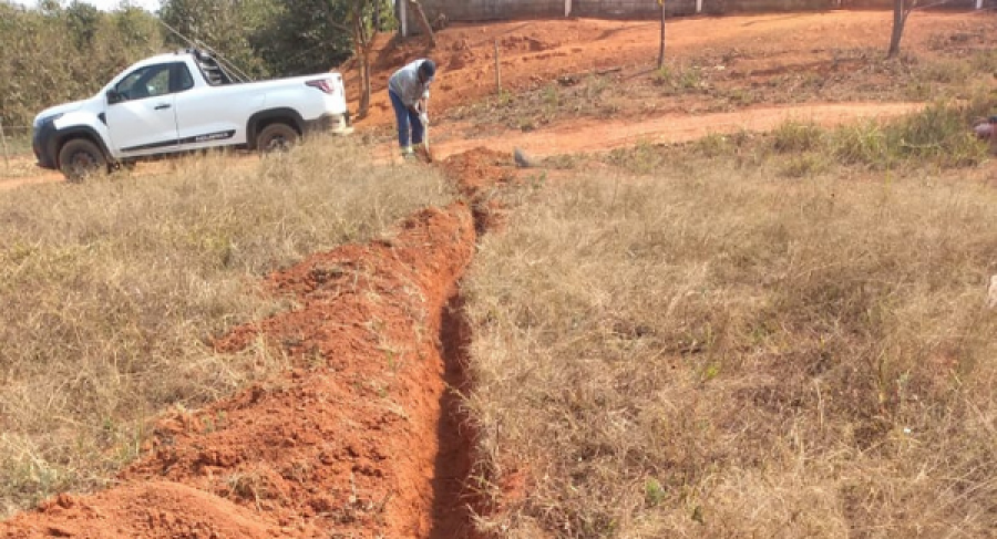 SAAE REALIZA REPARO DE REDE DE ÁGUA NA COMUNIDADE RURAL DO BARRO PRETO