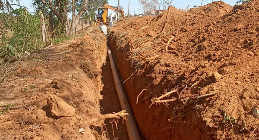 EQUIPE DO SAAE INICIA MANUTENÇÃO DE REDE DE ESGOTO EM TRECHO DO BAIRRO JARDIM GERALDO FREIRE (TERRA PRETA)