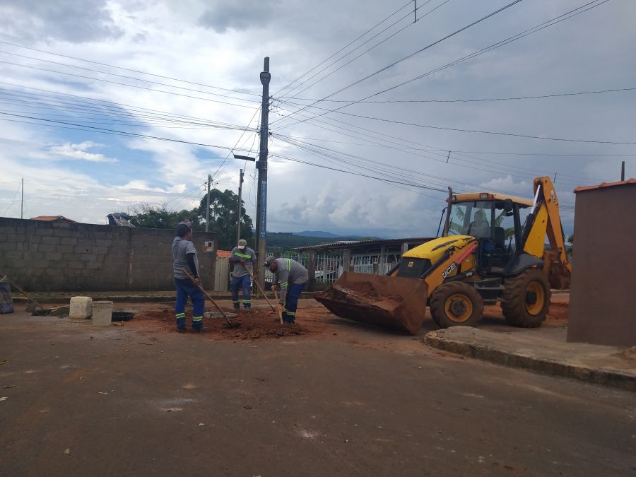 SAAE realiza manutenção na rede de esgoto no Bairro Jd. Nova Esperança